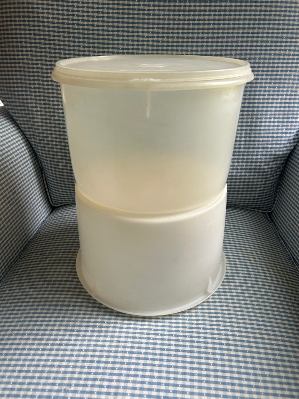 Vintage Tupperware storage containers. One with lid and one without lid.